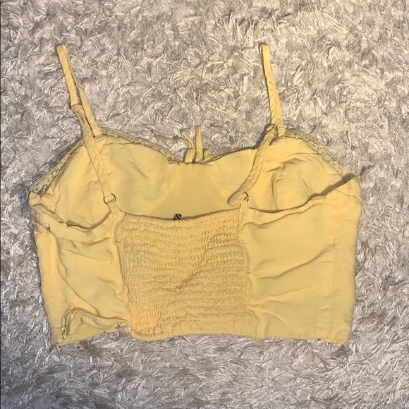 Yellow crop crop - Picture 2 of 4